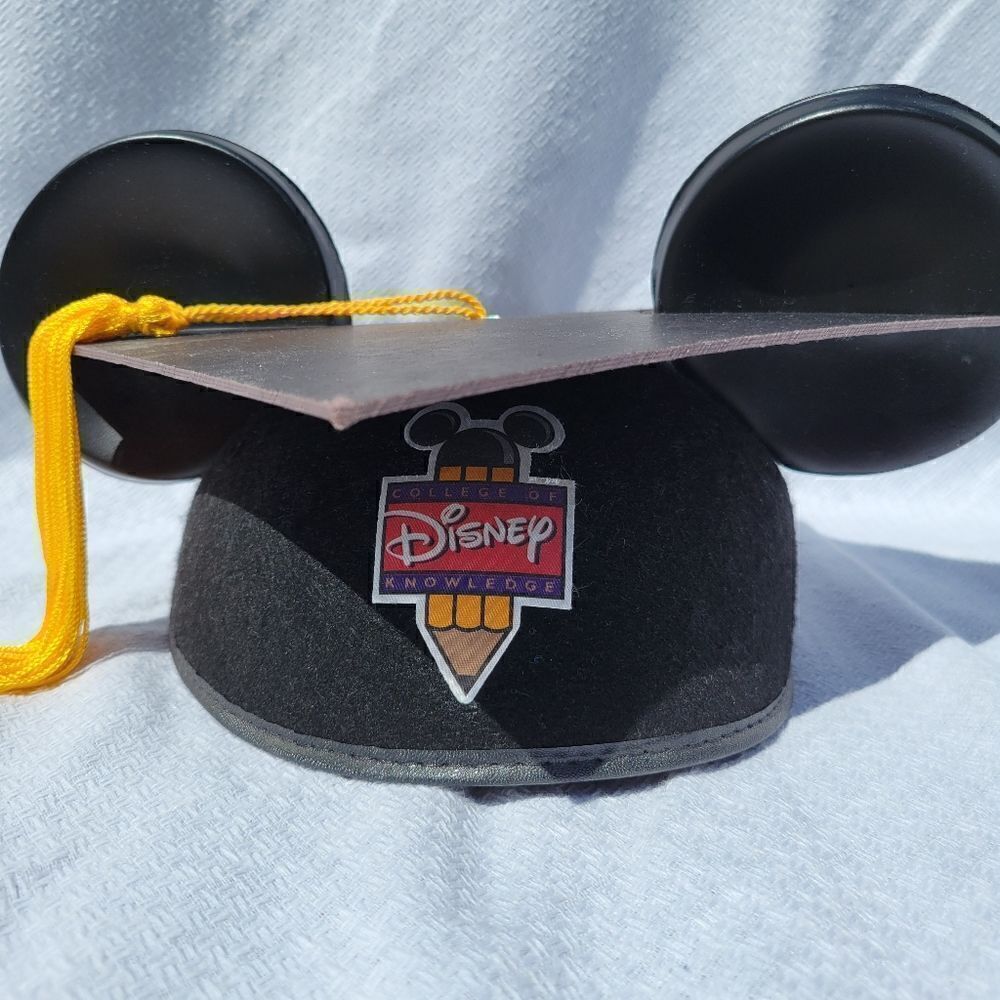 College of Disney Knowledge Graduation Cap Hat Mint Condition